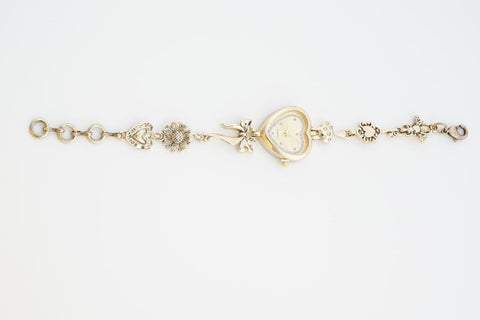 Retro Heart-shaped Bracelet Watch With A Golden Bow And Flower Design A Stylish Womens Timepiece